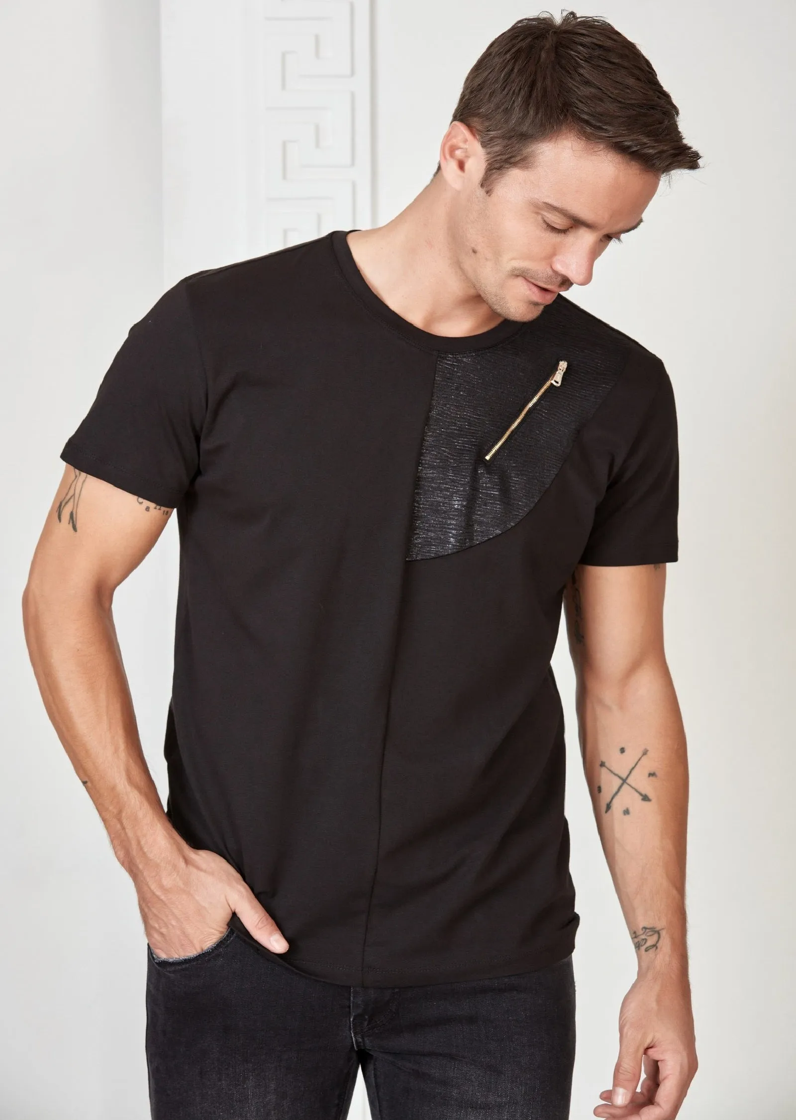 Black Gold Zipper Detailed Tee