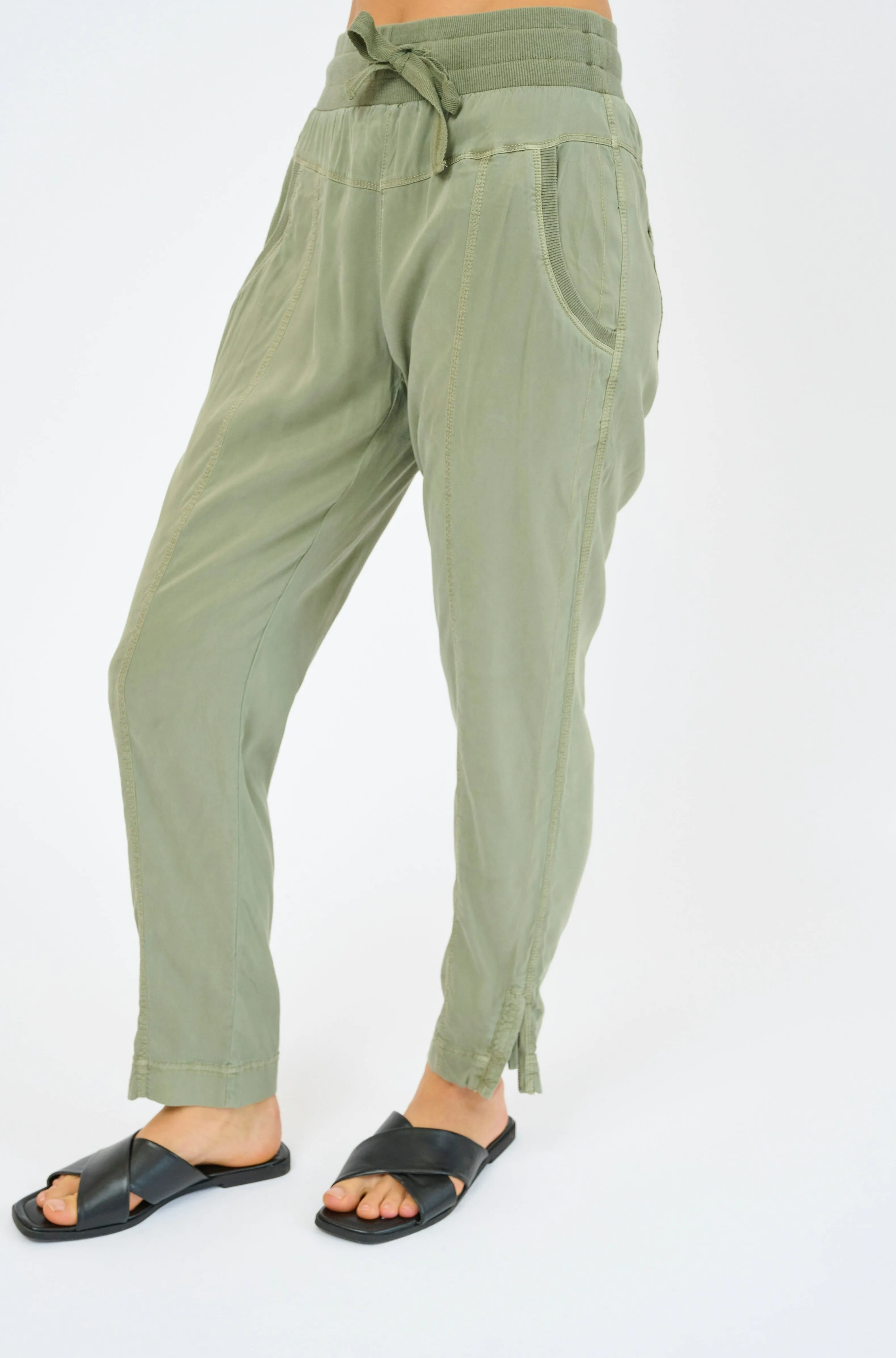 Melody Stretch Cupro Relaxed Fit Jogger