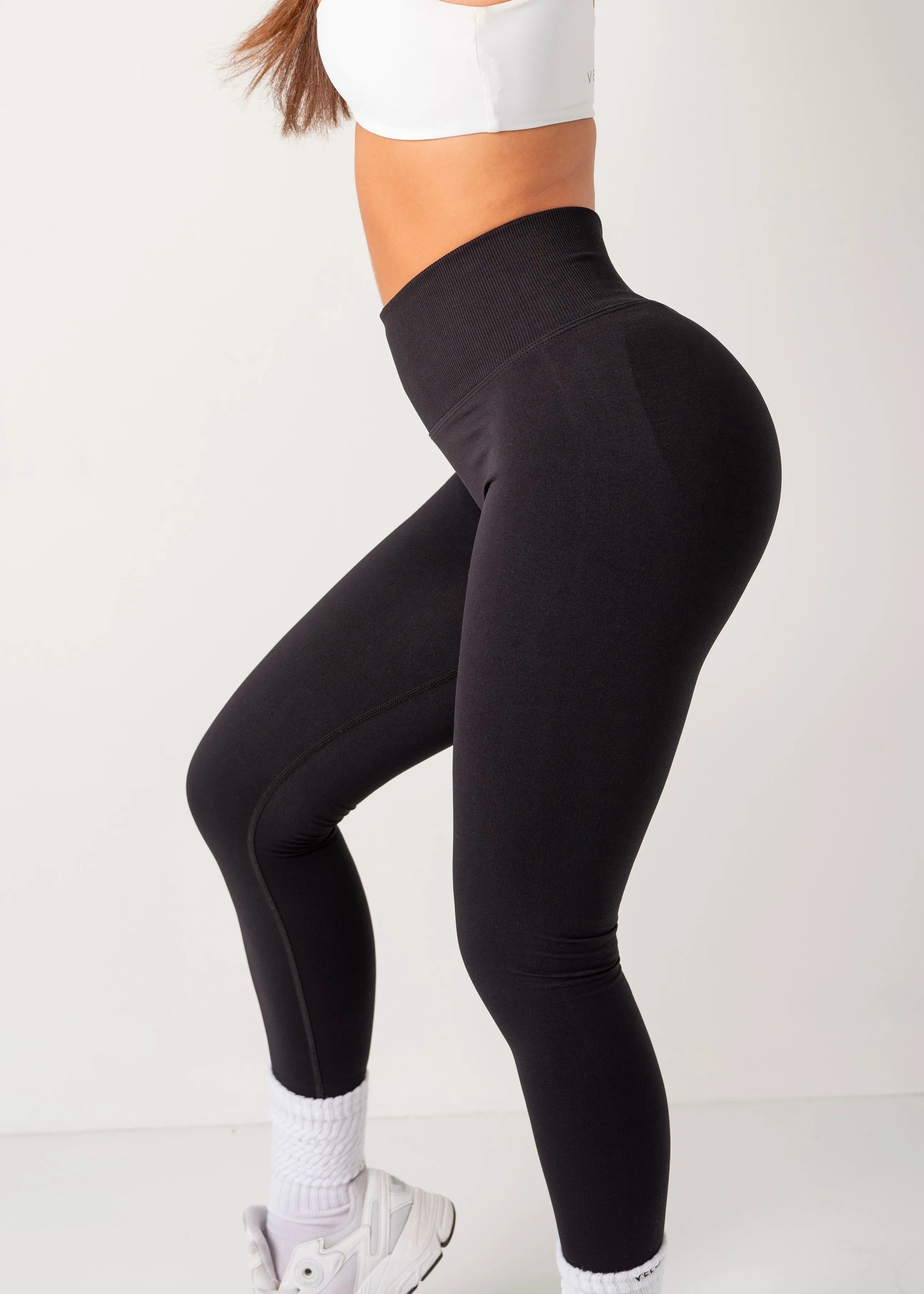 ULTIMATE SEAMLESS SCRUNCH LEGGINGS - BLACK